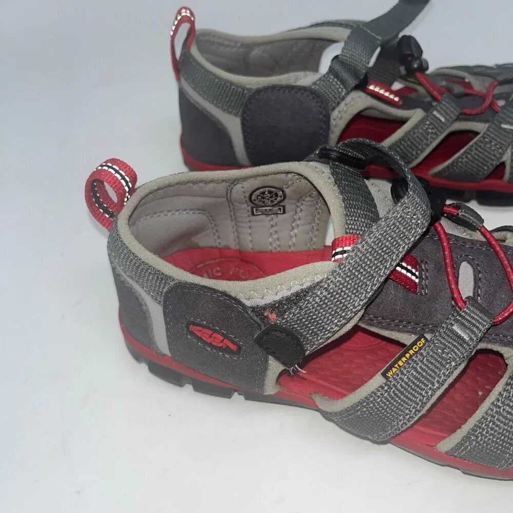 KEEN kids' Seacamp II CNX sandals red grey 4
